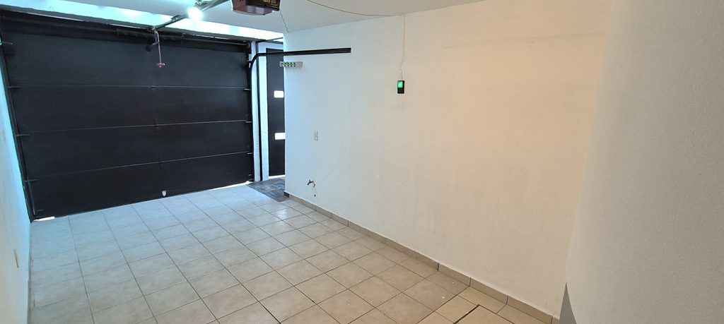 Cochera de Casa en Privada con acceso controlado