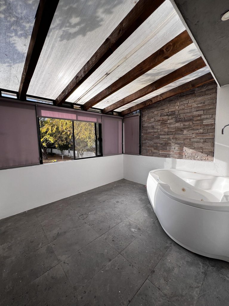 Vista del Jacuzzi de Casa en Privada con acceso controlado en Celaya