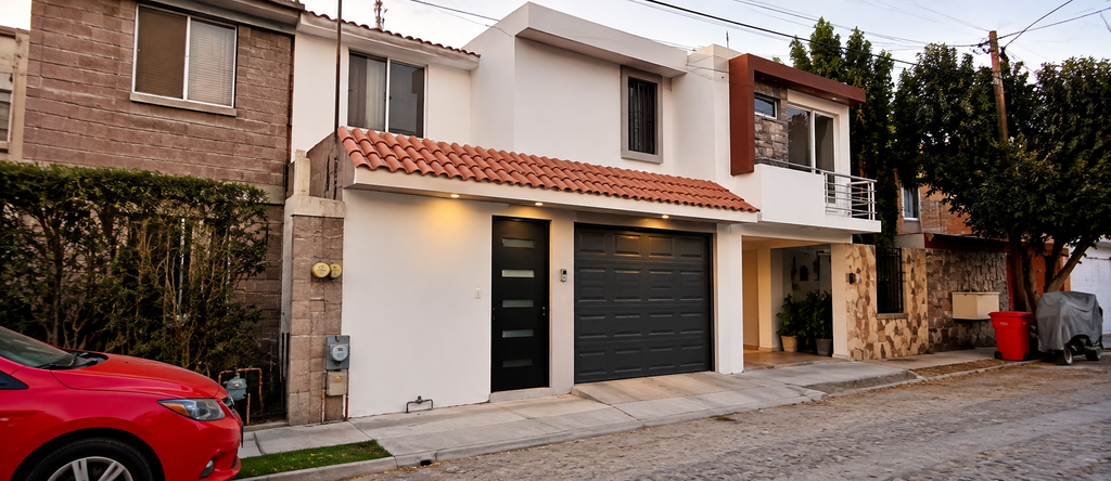 Fachada sin numero Casa en Privada con acceso controlado en Celaya